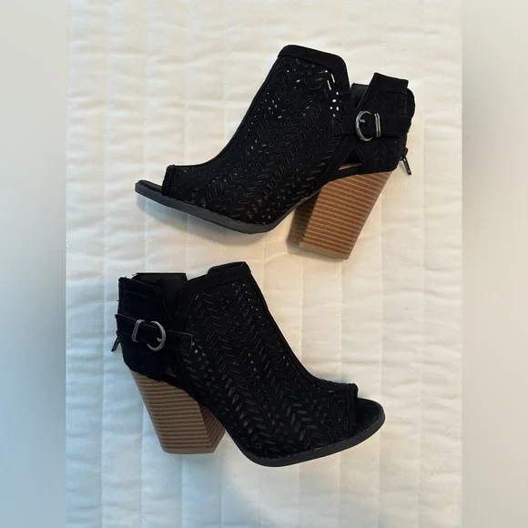 Qupid Black Cutout Ankle Booties with Brown Block Heel - Picture 3 of 7